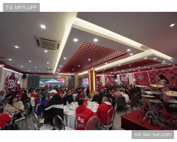 四川、重庆等地球迷协会自发组织，赴客场为球队助威