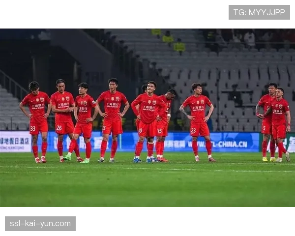 武汉三镇迎战领头羊成都蓉城，主队需拼尽全力应对最困难局面